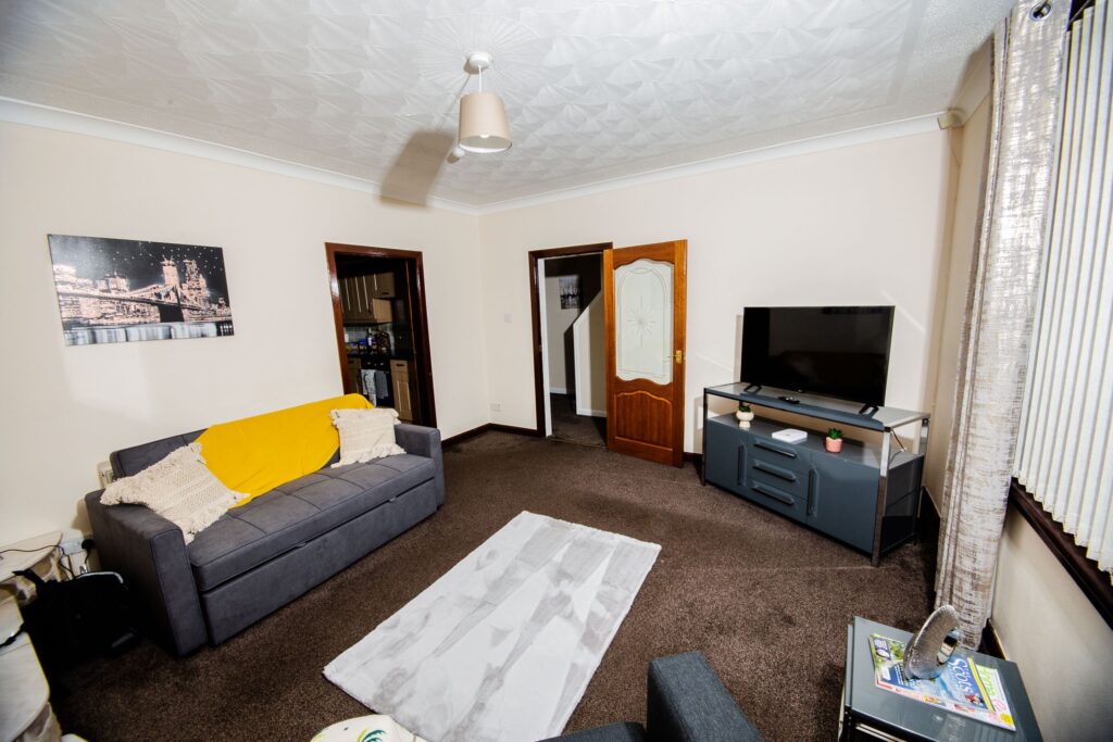 Fully furnished in contractors accommodation in Bargeddie